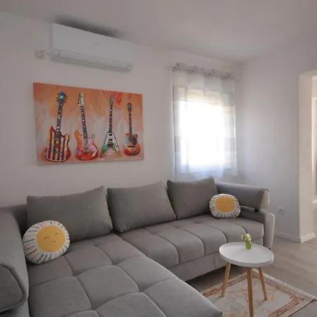 Sun Kiis Apartment Postira